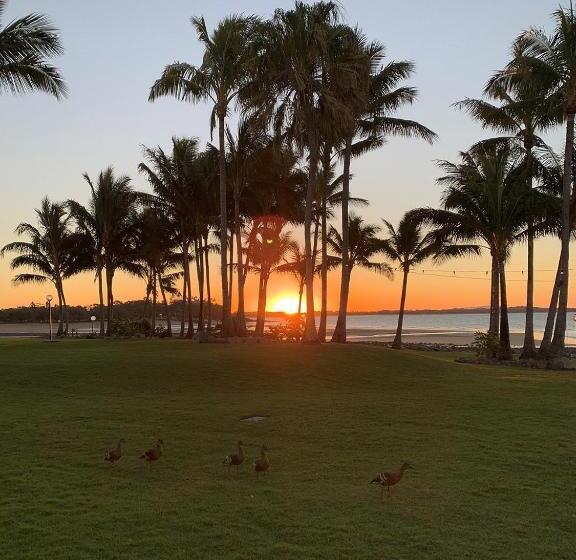 בית מלון כפרי The Resort At Dolphin Heads