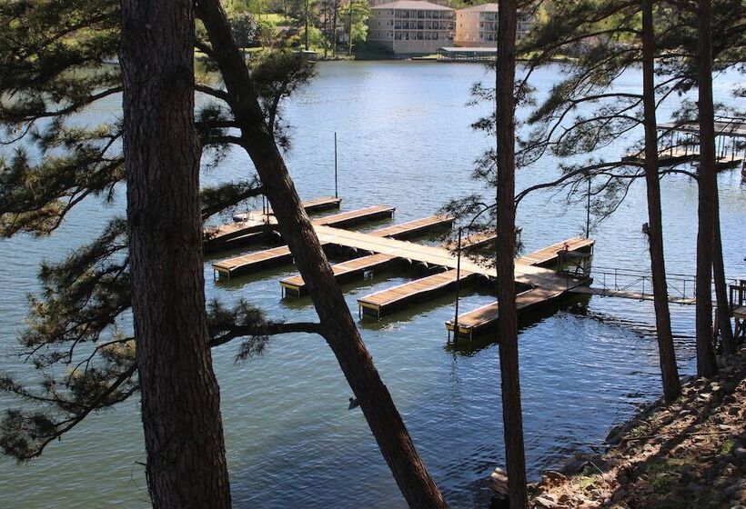 فندق The Wharf Resort