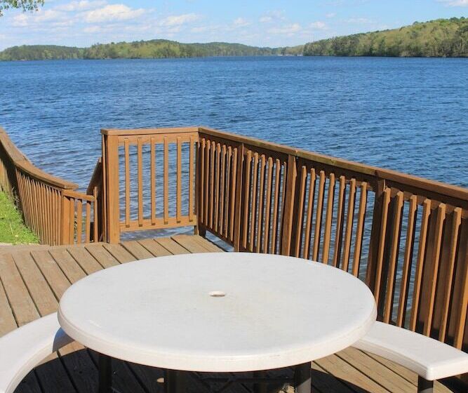 فندق The Wharf Resort