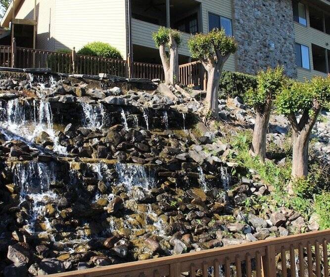 فندق The Wharf Resort