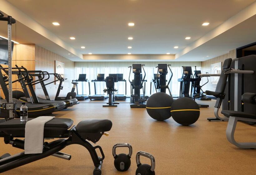 Отель Waldorf Astoria Beverly Hills