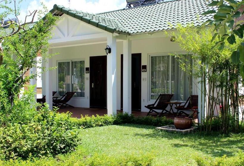 استراحتگاه Famiana Green Villa