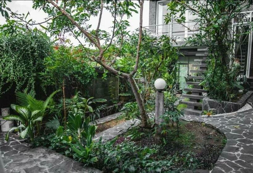 هاستل Villa Girihill