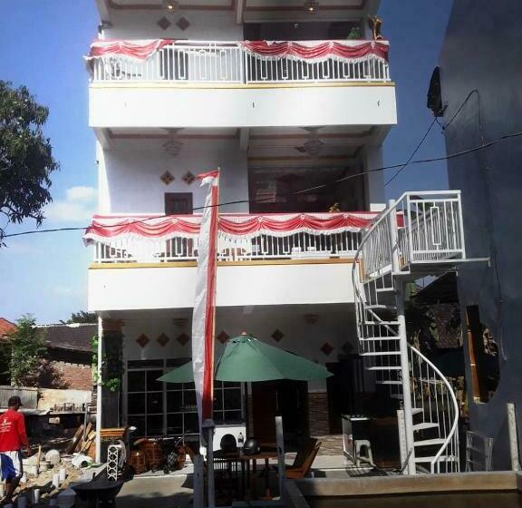 Общежитие Spot On 93317 Wisma Ratu Syariah