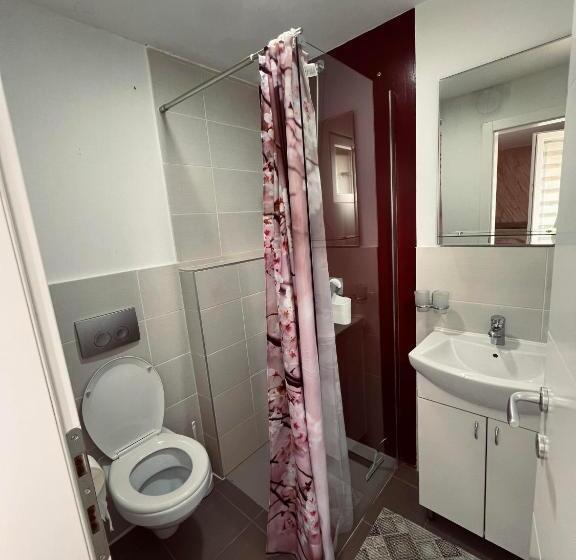 تختخواب و صبحانه Zeleni Dvor