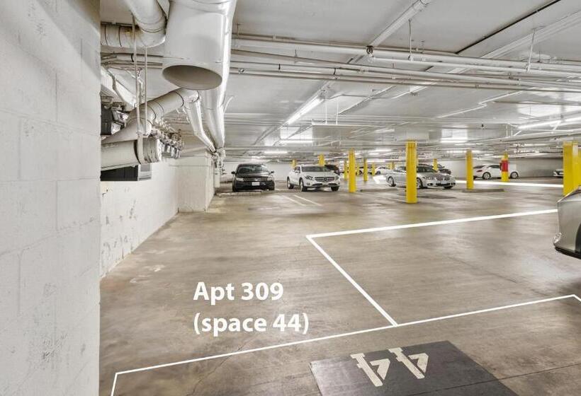 Beverly Hills Chic 2 Bed 2bath With Patio And Parking 309