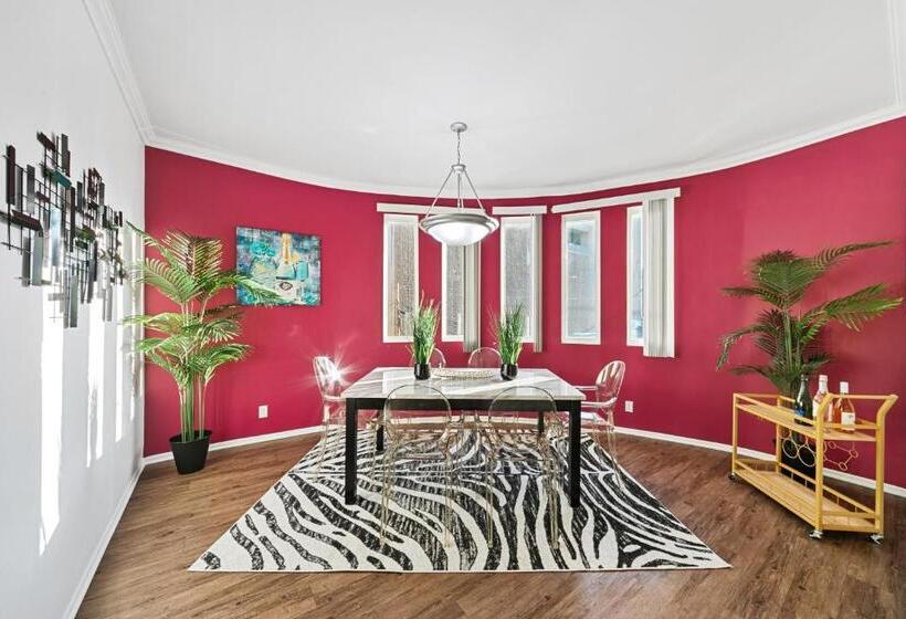 Beverly Hills Chic 2 Bed 2bath With Patio And Parking 309