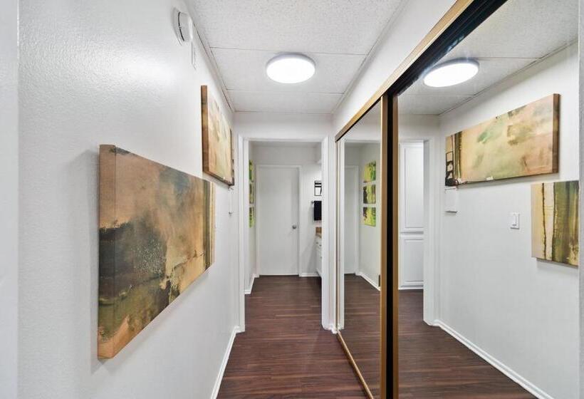 Beverly Hills Gem 1 Br Apt With Parking 218