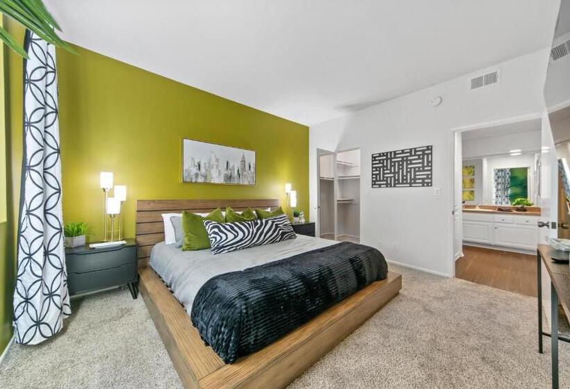 Beverly Hills Gem 1 Br Apt With Parking 218