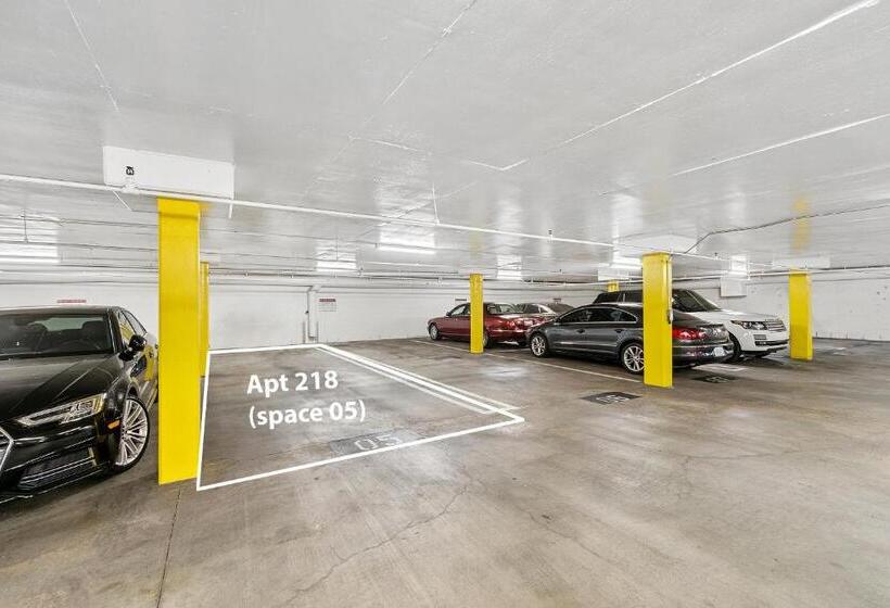 Beverly Hills Gem 1 Br Apt With Parking 218