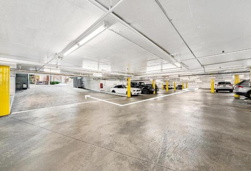 Beverly Hills Gem 1 Br Apt With Parking 218