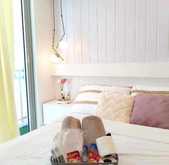 Отель Azure Paranaque Staycation By The Lush Bahamas