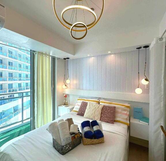 Отель Azure Paranaque Staycation By The Lush Bahamas