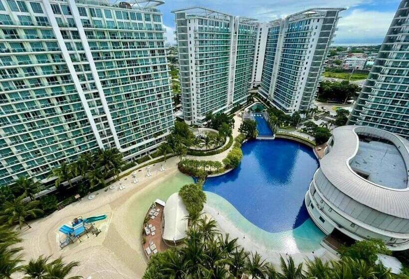 Отель Azure Paranaque Staycation By The Lush Bahamas