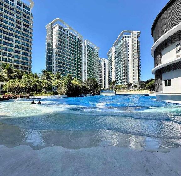 Отель Azure Paranaque Staycation By The Lush Bahamas