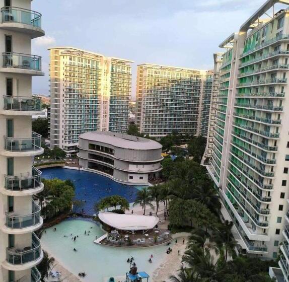 Отель Azure Paranaque Staycation By The Lush Bahamas