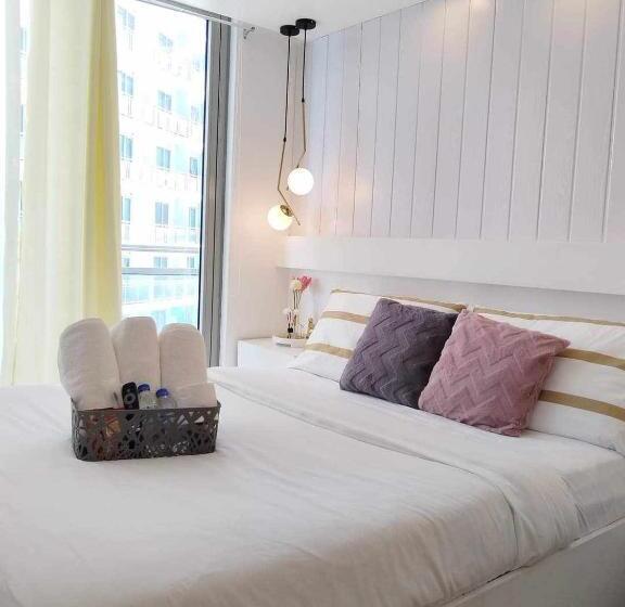 Отель Azure Paranaque Staycation By The Lush Bahamas