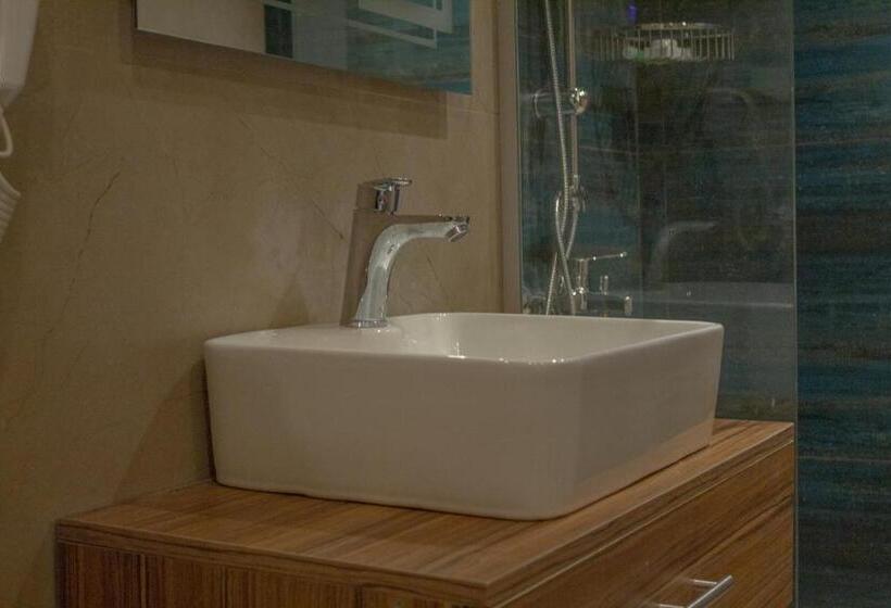 هتل Saraya Locanda