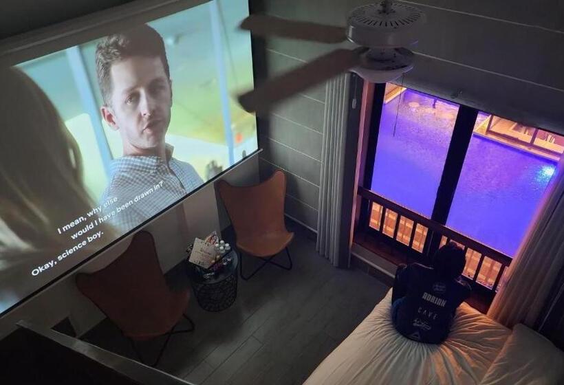 هتل Urban Glamp Resort