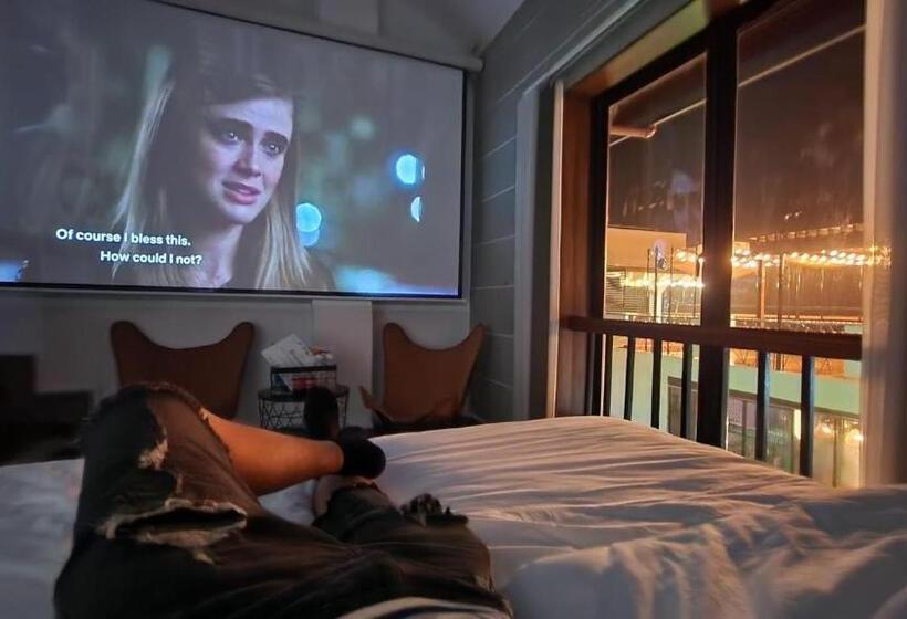 هتل Urban Glamp Resort