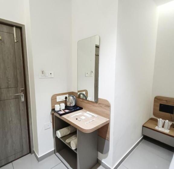 Kant By Gohotels   Near Shree Dwarkadhish Temple