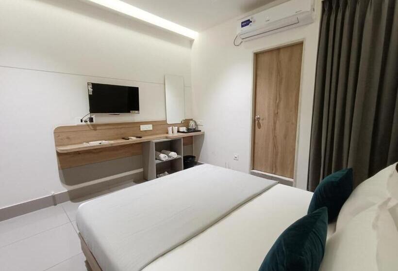 Kant By Gohotels   Near Shree Dwarkadhish Temple