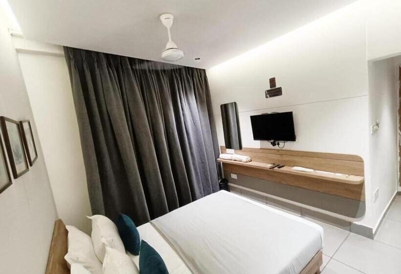 Kant By Gohotels   Near Shree Dwarkadhish Temple