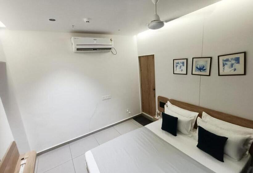 Kant By Gohotels   Near Shree Dwarkadhish Temple