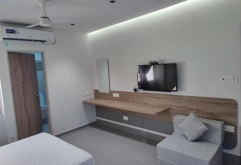 Kant By Gohotels   Near Shree Dwarkadhish Temple