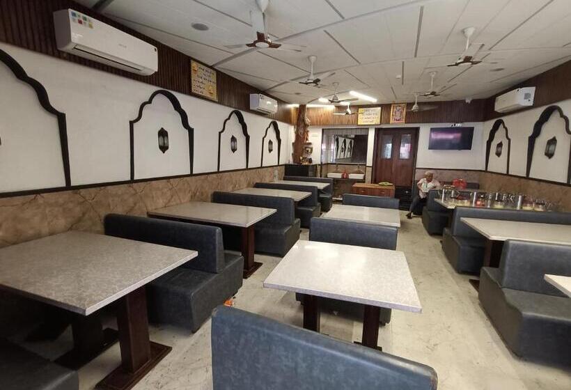 Kant By Gohotels   Near Shree Dwarkadhish Temple