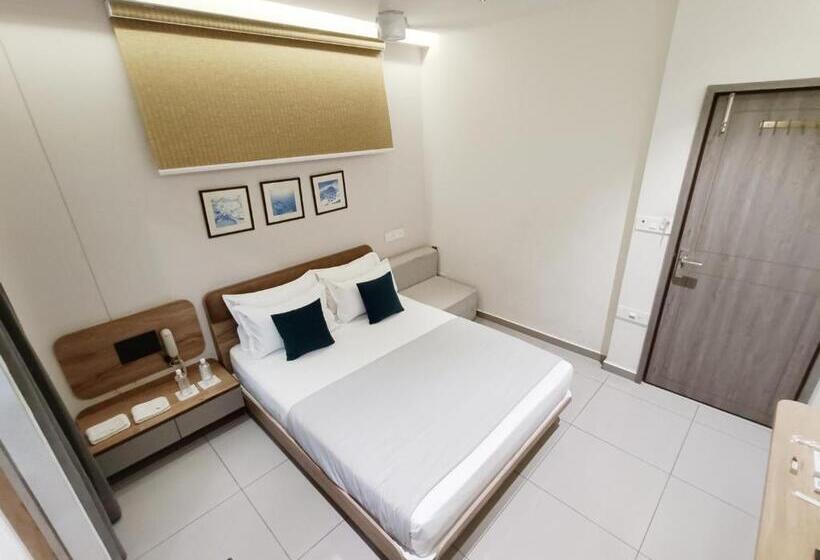 Kant By Gohotels   Near Shree Dwarkadhish Temple