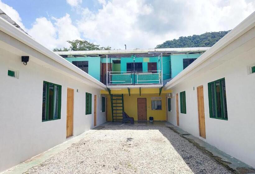 מוטל Cabinas Golfito