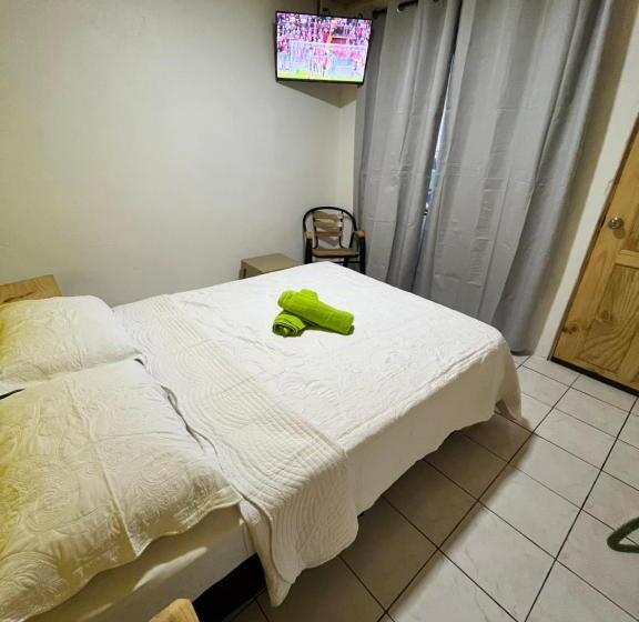 מוטל Cabinas Golfito