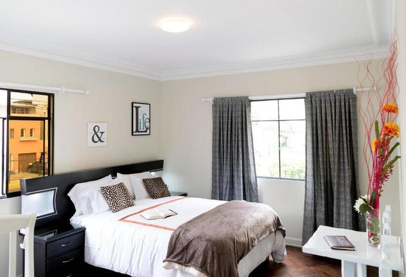 פנסיון Centric, Spacious And Petfriendly Guest House In The Best Location In Lince