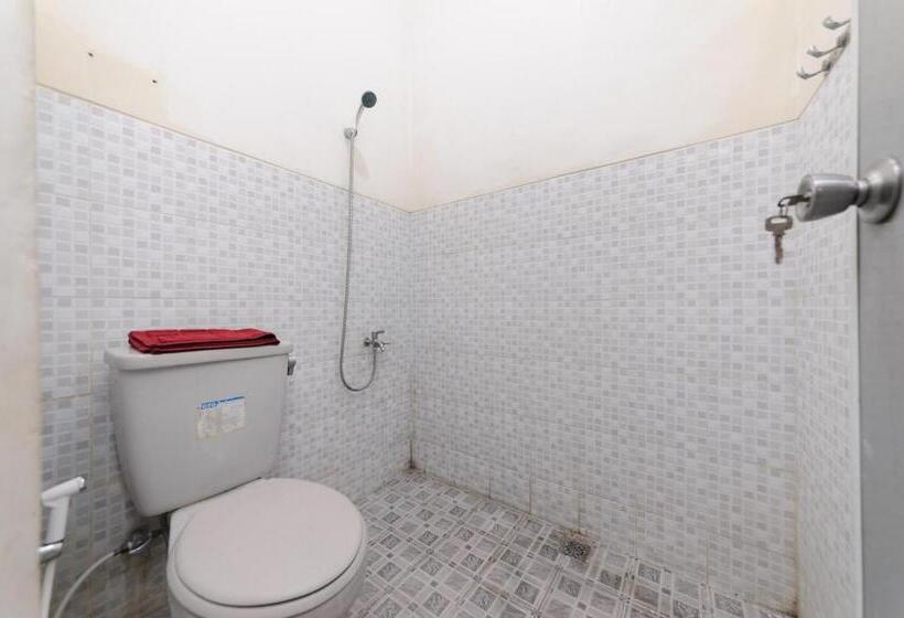 Пансион Reddoorz At Meruya Utara