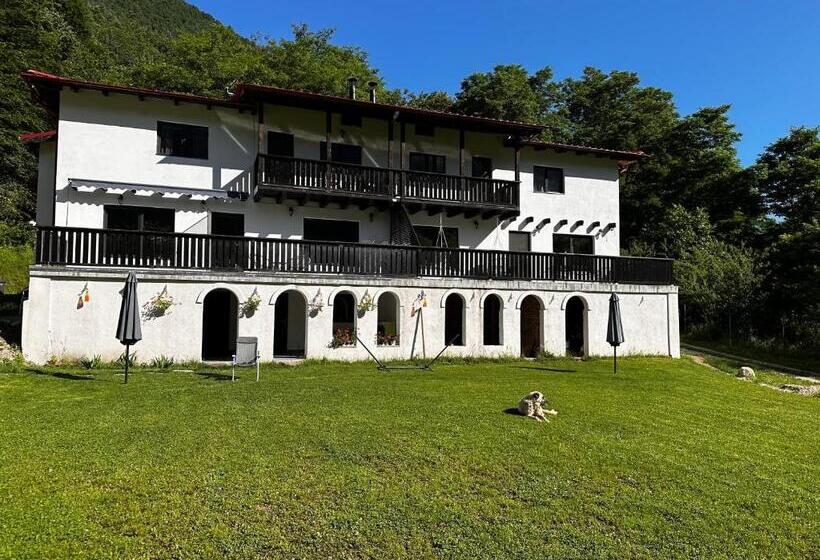 بنسيون La Izvoare