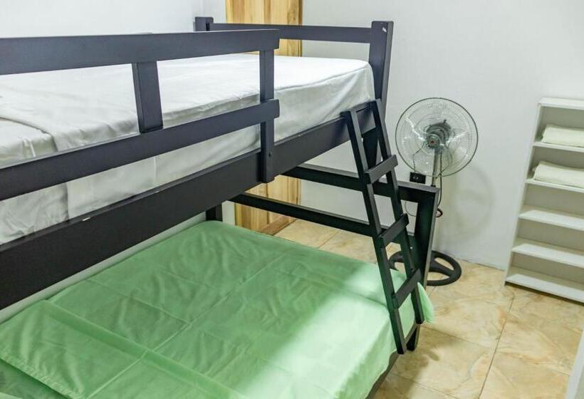 ユースホステル Poseidón Lodging Cojimies