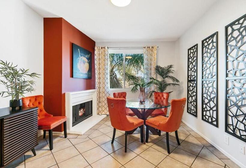 Beverly Hills 2 Bed 2 Bath Penthouse With Den And Parking 414