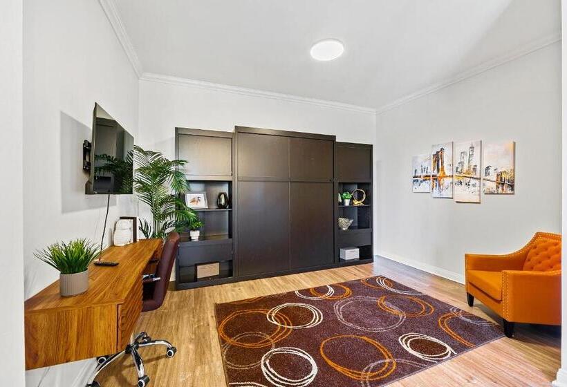 Beverly Hills 2 Bed 2 Bath Penthouse With Den And Parking 414