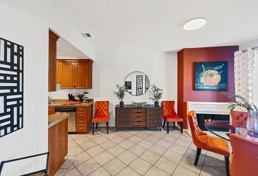 Beverly Hills 2 Bed 2 Bath Penthouse With Den And Parking 414