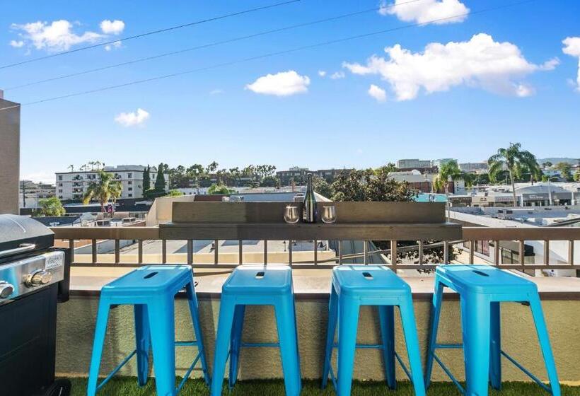 Beverly Hills Penthouse 2 Br Apt With Parking 407