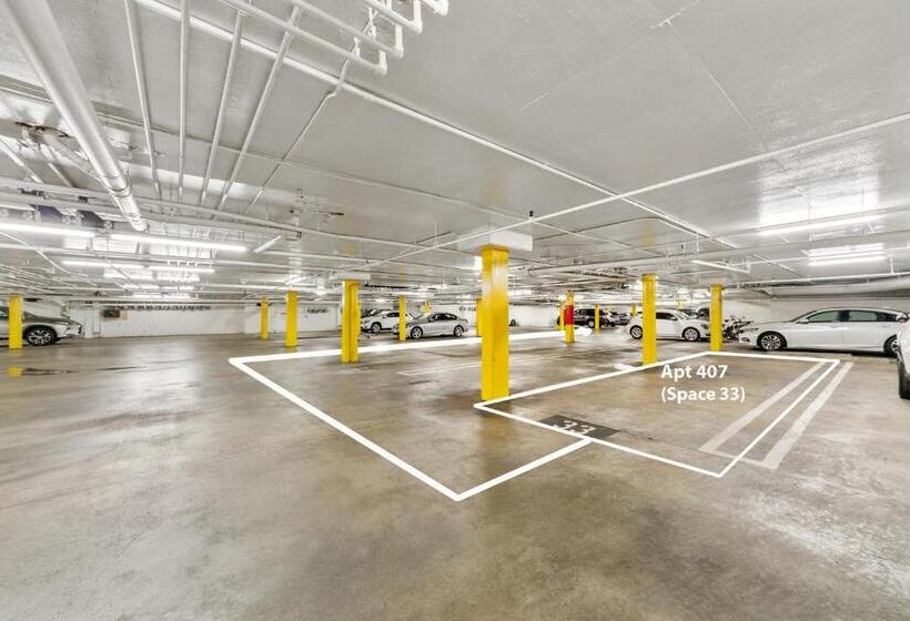 Beverly Hills Penthouse 2 Br Apt With Parking 407