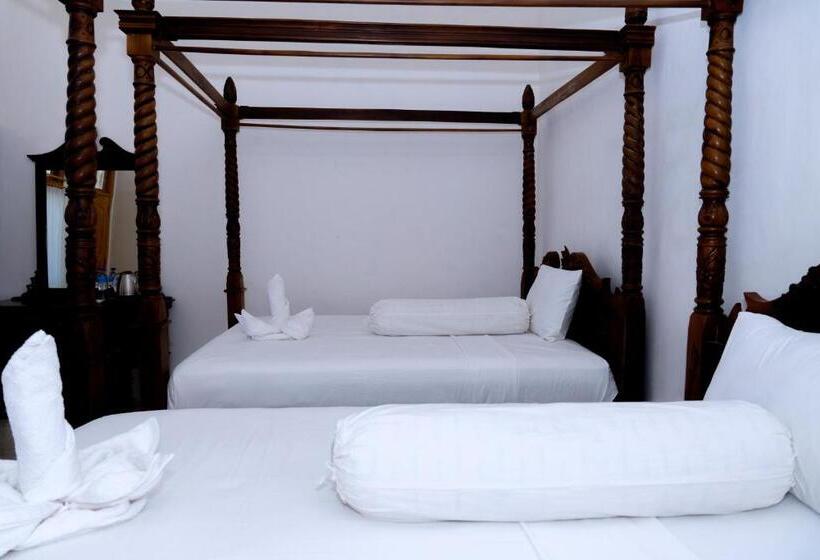 Frans Bernadus Hotel And Resto