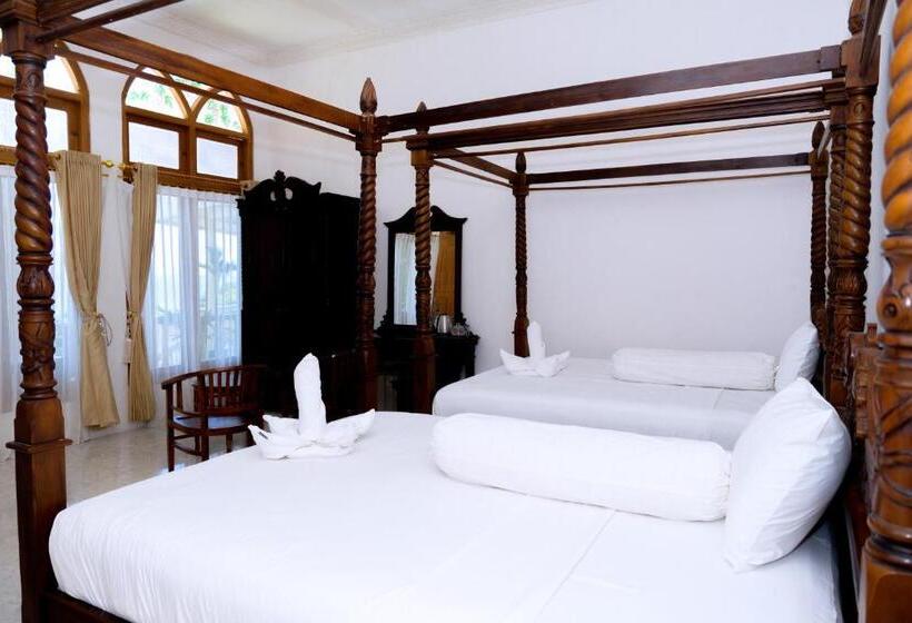 Frans Bernadus Hotel And Resto