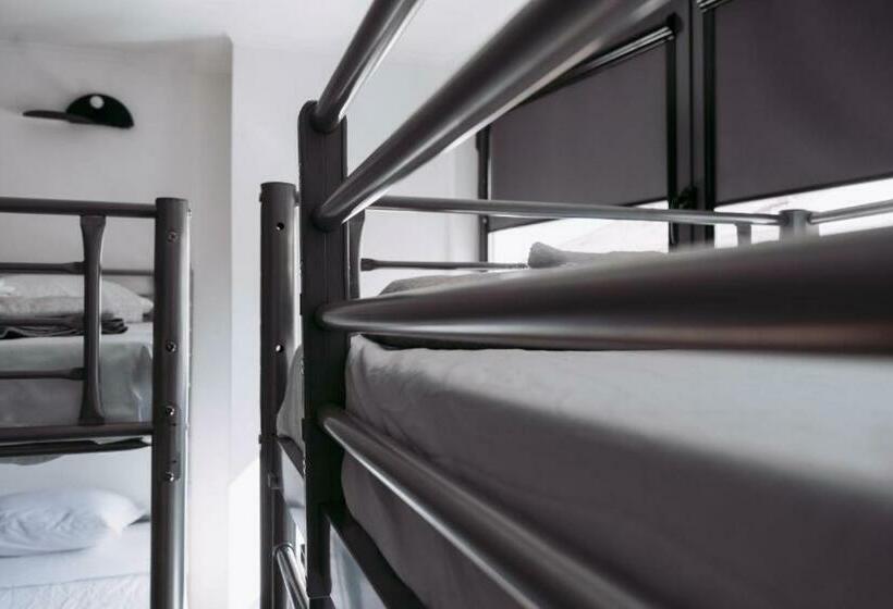 فندق صغير Middle Point