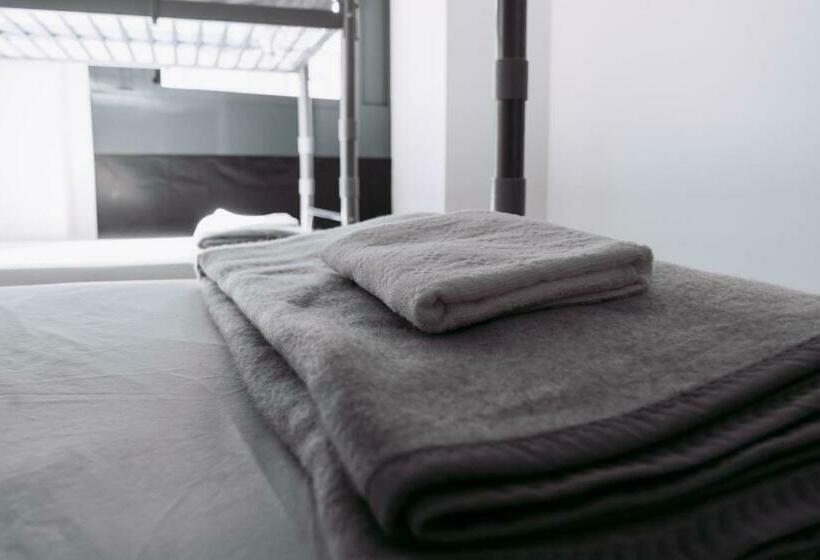 فندق صغير Middle Point