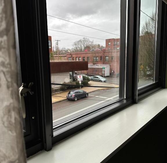 هتل Violetsuitespdx