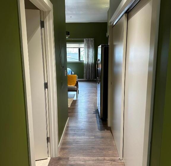 هتل Violetsuitespdx