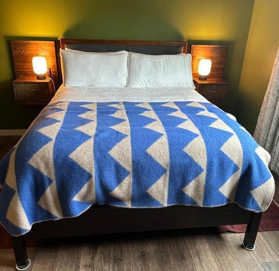 هتل Violetsuitespdx