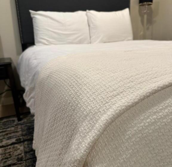 هتل Violetsuitespdx